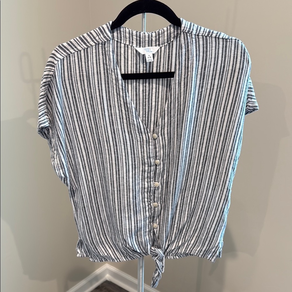 Time and Tru Black and White Striped Button-Down Shirt